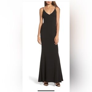Lulu’s v-neck trumpet gown